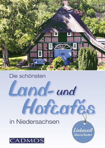 Willkommen in Niedersachsen! Begeben Sie sich auf eine einzigartige Reise durch die vielseitige Natur Niedersachsens. Zu sehen bekommen Sie hier nicht nur die weiten Küsten- und Wattlandschaften, die blühende Lüneburger Heide oder die atemberaubenden Fehnlandschaften und Moore im Emsland, sondern auch das nördlichste Mittelgebirge Deutschlands: den Harz! Erleben Sie diese Vielfalt mit dem Rad, zu Fuß oder mit dem Auto und machen Sie auf Ihren Wegen Rast in den „schönsten Land- und Hofcafés in Niedersachsen“. Dieses Buch weist Ihnen den Weg zu den Geheimtipps der einzelnen Regionen und stellt Ihnen neben den sorgfältig ausgewählten Cafés auch Ausflugstipps, reizvolle Landschaften, Sehenswürdigkeiten und Freizeitaktivitäten nahe der Cafés vor. Nach einer heißen Tasse Kaffee bei einem köstlichen Stück Kuchen und dem ein oder anderen Souvenir im Gepäck, können Sie Ihre Erkundungstour gut gestärkt fortsetzen!