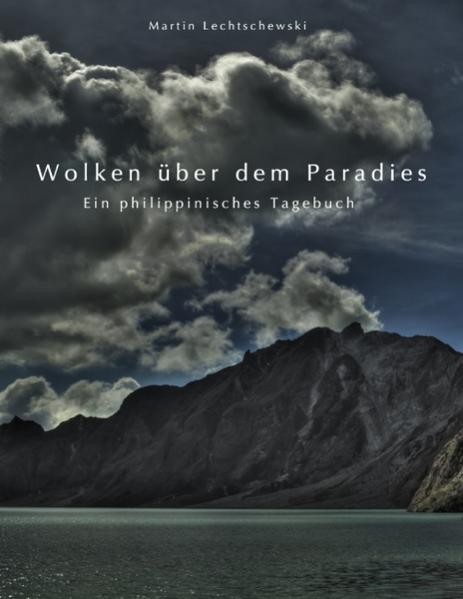 Diese Sammlung an persönlichen Eindrücken entführt den Leser auf eine abenteuerliche Reise in das Land 7000 Inseln und der strahlenden Gesichter. Wir durchstreifen dichte Dschungellandschaften, lassen uns jenseits der Zivilisation aussetzen, begegnen exotischen Tieren und baden in einem gigantischen Vulkan. Aber wir erleben auch eine erschreckende Armut, eine religiöse Naivität und das alltägliche Chaos einer 17-Millionen-Metropole. Außerdem tanzen wir mit giftigen Schlangen, besuchen tödliche Spiele und werden Zeugen blutiger Rituale. Der Autor verbrachte 2009/2010 ein Auslandssemester in Manila auf den Philippinen. Neben dem studentischen Stadtleben nutzt er jede Gelegenheit, um das Inselreich in Südostasien zu erkunden. Dazu begibt er sich nur mit dem Nötigsten im Rucksack auf die Suche nach dem wahren Paradies. Unfähig, sich von einem Flugzeug in den heimischen Alltag zurück katapultieren zu lassen, bildet die Rückreise nach Europa auf dem Landweg mit der transsibirischen Eisenbahn den Abschluss dieses Abenteuers. Den nachhaltigen Eindrücken dieser ungewöhnlichen Heimkehr ist das letzte Kapitel gewidmet. Das Buch ist kein Reiseführer oder Bildband im klassischen Sinn. Vielmehr handelt es sich um eine Sammlung ganz persönlicher Tagebuchnotizen, die aus der Konfrontation mit einer vollkommen fremden Kultur herrühren. Die Texte werden dabei von mehr als 30 Seiten Fotografien bebildert.