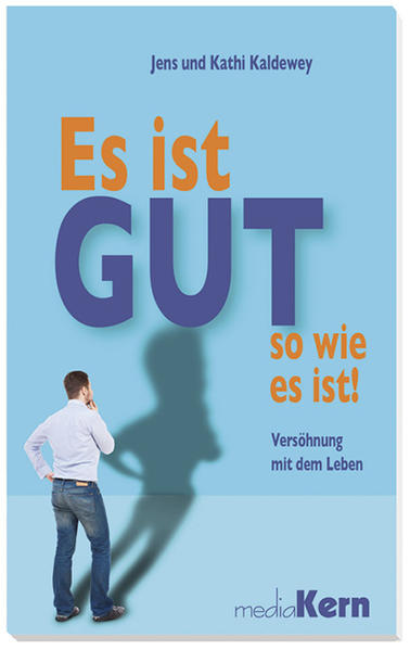 »Es ist gut so, wie es ist«-eine steile These, läuft doch unser Leben häufig nicht nach Wunsch! Eltern, Partner, Kinder, Gesundheit, Job, Schuld, Schicksalsschläge, Alter-so viele Baustellen und Problemzonen. Gut? Offensichtlich nicht gut! Indessen: Es gibt einen Weg heraus aus dem zu sehr aufs Negative fixierten »Tunnelblick«. Einen Weg, der uns die Versöhnung mit unserem Leben, wie es ist, erleichtert. Jens und Kathi Kaldewey gehen ihn mit uns, Schritt für Schritt. Aus reicher eigener Erfahrung, aber auch mit soliden seelsorgerlichen und biblischen Kenntnissen eröffnen sie uns eine umfassende Sicht. Mit einem starken Schlusswort von Raphael Müller, dem Autor von »Ich fliege mit zerrissenen Flügeln« (4. Auflage, fontis-Brunnen Basel, 2015).