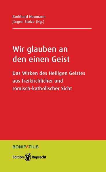 Koproduktion mit dem Bonifatius-Verlag Mit dem dritten Artikel des Glaubensbekenntnisses bekennen sich die christlichen Kirchen zum Wirken des Heiligen Geistes, aus dem sie leben und glauben. Zugleich lassen sich deutliche Unterschiede darin feststellen, wo im Leben und Handeln der Kirchen der Geist wirkt und wie sein Wirken erfahren, erkannt und beschrieben wird. Dieses Buch geht den damit verbundenen Fragen aus römisch-katholischer und freikirchlicher Perspektive nach. Dabei treten nicht nur die Unterschiede zu Tage, sondern es wird auch deutlich, wo die Kirchen voneinander lernen können und vor allem, wo sie gemeinsam herausgefordert sind, das Wirken des Geistes heute zu unterscheiden und zu deuten. Die Herausgeber konstatieren in ihrem Vorwort, »dass sich die unterschiedlichen Zugänge und Akzentsetzungen immer wieder ergänzen und römisch-katholische und freikirchliche Theologie und Praxis darum noch viel mehr als bisher voneinander lernen können und lernen sollten.«