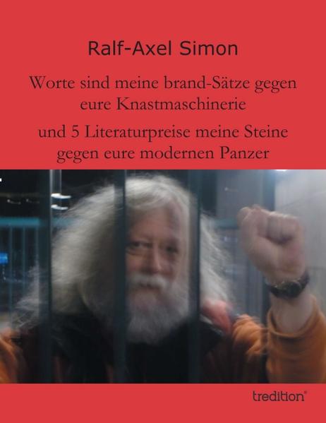 Der Herausgeber Cenk Bora über den Autor: "Ich habe schon viele Leute erlebt, die sich für Gefangene engagiert haben", sagt sein Anwalt Christian Ströbele, "aber in einem solchen Maße, das habe ich noch nicht erlebt." Ralf-Axel Simon ist ein vielseitiger Schriftsteller. In diesem Buch vereint er Gedichte, Parabel, Erzählung, Tagebuchnotizen, Träume, Kurzgeschichten und Satire zu einem einzigen Ziel: er beweist, dass nicht der Gefangene pervers ist, sondern das System, in dem er lebt. Fünf der hier dokumentierten Texte haben über einen Zeitraum von 20 Jahren Literaturpreise gewonnen. Wenn ich ihn in einer entspannten Stunde auf seine Schriftstellerei anspreche, funkeln seine Augen vor Zorn und seine Stimme wird traurig: „Ein Schriftsteller beschreibt die Welt - ich wollte sie verändern!“ "Uff ene Art is det'n Held, ooch wenn er`n Spinner ist“ zitiert die Tageszeitung einen seiner Bewacher im Knast "weil der nich uffgibt, bei nüscht." „Er ist ein Michael Kohlhaas, einer, der den Schmerz nicht erträgt“, "die Welt in einer so ungeheuren Unordnung zu erblicken", schreibt die Zeit über den Autor. Als ihm vor knapp 30 Jahren sein Ausweis abgenommen wurde, weil er in die leeren Seiten Telefonnummern eingetragen hatte, behauptete der Bulle es sei „Beschädigung von Staatseigentum!“ „So ein Blödsinn“ hatte er damals argumentiert „ich habe den Ausweis bezahlt und ich gebrauche ihn ausschließlich - noch mehr Eigentum geht nicht.“ So war er schon damals in der Definition der Eigentumsfrage seiner Zeit voraus. Aber aus seiner Erfahrung hat er gelernt: heute mit 59 Jahren (er behauptet steif und fest, er sei 60 Jahre, weil er die 9 Monate in dem Bauch seiner Mutter mitrechnet) ist er mit all dem, was ihm nicht gehört besonders großzügig - allerdings kommt der Ausweis immer wieder zurück. Seine Freunde sagen über ihn:“so alt, wie er aussieht wird er wohl nicht mehr werden“. Seine Feinde sagen über ihn:“in kaum einem anderen Land hätte er überlebt. Sie hätten ihn hingerichtet.“