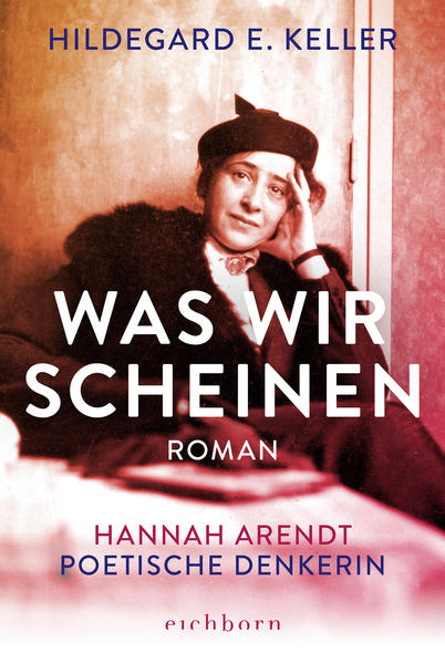 Man soll sich selbst nicht in die Karten schauen, sagt Hannah Arendt, aber im Sommer 1975 tut sie es trotzdem. Sie reist ein letztes Mal in das Tessiner Dorf Tegna, um Urlaub zu machen. Im Tessin fliegen ihre Gedanken nach Paris, Berlin, New York und Jerusalem, zurück an den Eichmann-Prozess im Jahr 1961. Die Kontroverse um ihr Buch Eichmann in Jerusalem forderte einen Preis, über den sie nie gesprochen hat. In ihrem letzten Sommer denkt sie an die prägenden Begegnungen ihres Lebens und auch an die Poesie, die wieder zu ihr zurückkehrt. »Das ist ja das Einzige, was wir fürchten, wenn wir uns vor dem Ende bangen. Nicht den Tod, sondern diese Welt zu verlieren.« Der Roman einer großen Lebensreise. Mehr und seiner Entstehungsgeschichte finden Sie hier.