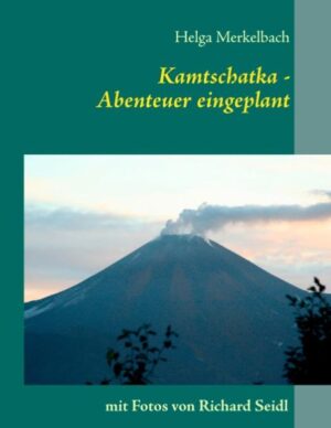 Wenige Wochen reisen am östlichsten Ende von Sibirien, auf der Halbinsel Kamtschatka. Auch wenn der Urlaub in einer gut organisierten Gruppe mit einem erfahrenen Reiseführer erfolgt, stellen Natur, Wetter und die Verhältnisse in Russland nach Ende der kommunistischen Zeit eine Herausforderung dar. Noch ist es kein Pauschalurlaub, in dem sich gutes Hotel, sicherer Transport und erst recht nicht der Anblick von Bären oder Vulkanspitzen im Voraus garantieren lassen. Die Autorin vergleicht daher das abenteuerliche Unterfangen mit den Bedingungen, die unfreiwillig deutsche Kriegsgefangene nach dem 2. Weltkrieg in Russland ertragen mussten. Kamtschatka wird mit seiner Natur, seinen Menschen, seiner überwältigen Schönheit aber auch seinen ökonomischen und gesellschaftspolitischen Problemen der Leserin und dem Leser auf sehr persönliche Weise nahe gebracht.