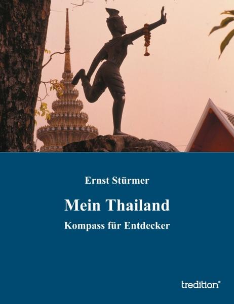 Ein notorischer Thailand-Fan seit Jahrzehnten darf sich erlauben, in seinen Skizzen und Schnappschüssen nicht nur das 'Land des Lächelns' abzubilden. Dem Blick des Herzens bleiben die Tränen von Land und Leuten nicht verborgen. Dennoch: Gäbe es für Völker einen „Orden wider den tierischen Ernst“, die Thais wären die würdigsten Anwärter.Thailand ist nicht der Rest vom Paradies, wirklich nicht, und nicht das Traumland wie in der hochglänzenden Werbebroschüre, die die Illusion erweckt, als ob es im Land des Lächelns keine grantigen Gesichter und Schattenseiten gäbe. Doch der Einzigartigkeit Thailands und der Thais nachzuspüren, ist ein unvergessliches Erlebnis ? und Abenteuer. Das Bändchen ist eine Einladung, den Autor abseits ausgetretener Pfade auf seinen journalistischen Streifzügen bis in verborgene Ecken zu begleiten. Es versteht sich als „Kompass für Entdecker“.Willkommen in „Muang Thai“ (= „Land der Freien“), wie sich das Königreich selber stolz nennt, das sich als einziges Land Südostasiens nie dem Kolonialjoch europäischer Mächte unterworfen hat.