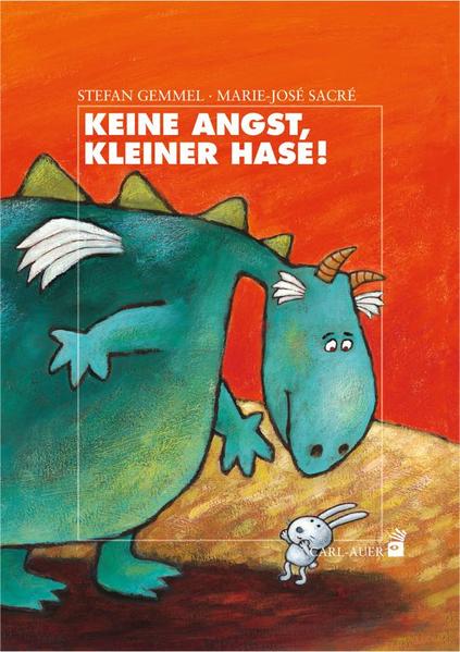 Tief im Wald von Tohuwabohu lebt Bodo, der große grüne Drache. Er ist kein gewöhnlicher Drache, denn er faucht nicht, spuckt kein Feuer und erschreckt auch niemanden. Als der kleine Hase ihm erklärt, was normale Drachen tun, versucht Bodo so gut er kann, ein guter Drache zu sein und den Hasen zu erschrecken. Doch schon bald findet er heraus, wovor der kleine Hase sich wirklich fürchtet: vor der Dunkelheit.