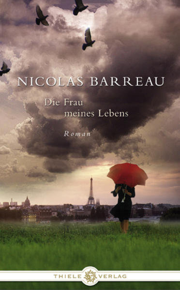 „Heute bin ich der Frau meines Lebens begegnet. Sie saß in meinem Lieblingscafé, ganz hinten an einem der Holztische vor der verspiegelten Wand und lächelte mir zu. Leider war sie nicht allein. Ein - ich muß es zugeben - verdammt gut aussehender Typ saß bei ihr und hielt ihre Hand. Ich sah sie also nur an, rührte in meinem Café Crème und flehte die himmlischen Mächte an, daß etwas passieren sollte. Und dann passierte tatsächlich etwas. Die Frau meines Lebens stand auf und ging zu den Toiletten. Als sie zurückkam, zwinkerte sie mir kurz zu und ließ mit einer überraschenden Bewegung ein Kärtchen auf die Tischplatte fallen. Darauf standen ein Name und eine Telefonnummer. Sonst nichts. Mein Herz machte einen freudigen kleinen Hüpfer. Und so begannen die aufregendsten 24 Stunden meines Lebens.“ Doch was mit einem Lächeln beginnt, wird rasch zu einer turbulenten Geschichte voller Irrungen und Wirrungen, charmanter Verwicklungen und unvorhergesehener Mißverständnisse. Eine federleicht erzählte Geschichte über einen Mann, der auszieht, die Liebe seines Lebens zu finden. Und der erleben muß, daß es sogar auf der Achterbahn der Gefühle eine Überholspur gibt.