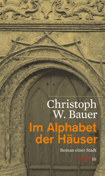 Christoph W. Bauer erzählt die Geschichte von Innsbruck, der Stadt seiner Wahl, und zeigt, welcher Genuss es sein kann, sich in der Historie zu verlieren: Häuser sind nicht nur die steinernen Zeugen einer Zeit, sie sind auch diese Zeit selbst, berichten von Schicksalen und Persönlichkeiten, von großen Ereignissen der Weltgeschichte und den kleinen eines unscheinbaren Lebens, nicht zuletzt erzählen sie von der Endlichkeit ihrer Bewohner. Häuser sind Bücher, in denen das Ferne nahe rückt, in ihnen zu blättern heißt, sich selbst zu begegnen.