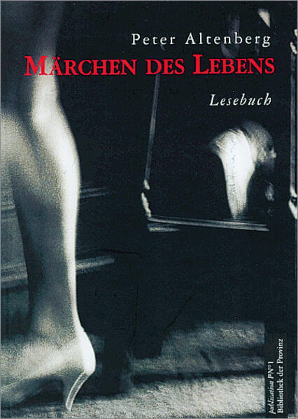 [Lesebuch enthält Auszüge aus: „Märchen des Lebens“, „Pròdr?m?s“, „Wie ich es sehe“, „Was der Tag mir zuträgt“, „Ashantee“.] Die Mama. Sie war wunderbar schön und ganz schlank wie eine Gazelle. Und eines Abends sagte man zu ihr: »Ein reicher Mann wünscht deine jüngere Schwester zu heiraten. Aber vorerst müssen wir die ältere anbringen - -.« Und man brachte sie an. Sie gebar ihm fünf Kinder. Eines Tages kam ein Mann ins Haus, für den sie sich interessierte. Es wurde ein Familienrat abgehalten und der Mann wurde herausgeschmissen. Nun hoffte sie, dass ihre begabten Söhne und ihre schönen Töchter reich werden würden. Aber es fand nicht statt, denn es waren Idealisten. Sie dachte: »Ich habe meinen Idealismus aufgeben müssen, um euch in Schmerzen zu gebären - und nun rächt ihr die beleidigte Natur durch euren Idealismus an mir?!« Dann fuhr sie mit ihren herrlichen Töchtern nach Österreich, um jemanden einzufangen. Und es verfing sich wirklich einer in den Maschen. Aber im letzten Augenblicke entschlüpfte er. Da wurde sie fett und missmutig. Aber eines Tages sagte der Arzt: »Das Herz ist hin«. Da sagte sie zu ihrer jüngeren Schwester, die nun schon genug mitzumachen gehabt hatte im Leben: »Weil dir eine gute Partie in Aussicht stand, musste ich verheiratet werden. Stand es wenigstens dafür?« »Nein«, erwiderte die Schwester. …