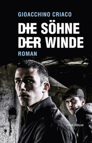 Die berührende Geschichte dreier Jungen und ihrer Mütter in der Mafiahochburg Kalabriens. Nicola, Filippo und Antonio wachsen im Kalabrien der 1960er-Jahre auf - umgeben von Heiligenlegenden und Aberglauben, fern jeder Moderne. In ihrem Dorf Africo herrschen Elend und Arbeitslosigkeit. Ihre Väter arbeiten in Deutschland. Die Mütter versuchen als Tagelöhnerinnen in den Jasminfeldern ihre Kinder sattzubekommen. Alleingelassen vom Staat, ausgebeutet von den Besitzern und gegängelt von der Mafia, proben die Frauen den Aufstand, während die Söhne das schnelle Geld suchen und in die Kriminalität abdriften.