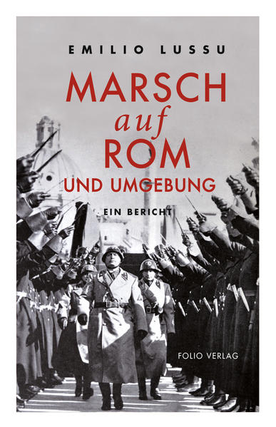 Lussus brillante Darstellung des frühen italienischen Faschismus ist ein hochaktuelles Lehrstück für jede Demokratie. 2022 jährt sich Mussolinis Marsch auf Rom zum 100. Mal. Er verlief als Farce und sollte dennoch eine verhängnisvolle Auswirkung auf die italienische und europäische Geschichte haben. Emilio Lussu, der seinen literarischen Bericht bereits zehn Jahre danach, 1932, im Pariser Exil schrieb, erlebte diese Schmierenkomödie der Macht als Oppositionspolitiker auf Sardinien. Er zeigt, wie eine improvisierte Aktion durch das Versagen der demokratischen Institutionen, durch Opportunismus und das Stillhalten des Königs Vittorio Emanuele III. schließlich Mussolinis Griff nach der absoluten Macht begünstigte. Die Tragikomödie mutierte endgültig zur Katastrophe. Lussus satirischer Witz und seine Kompetenz als Augenzeuge machen sein Buch in höchstem Maß authentisch und - bei aller Ernsthaftigkeit des Themas - zu einer äußerst unterhaltsamen Lektüre. • Neu mit ausführlicher Biografie und zahlr. Abbildungen • Mit einem Nachwort von Claus Gatterer Eine eindringliche Warnung vor Terror, Dummheit und Despotie.