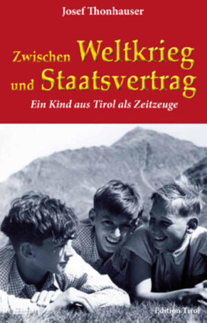 In diesem Buch geht es nicht um Dichtung, sondern um die Rekonstruktion der als Kind erfahrenen Geschichte. Hier meldet sich ein Autor zu Wort, den seine Kindheitserlebnisse zwischen seinem vierten und zwölften Lebensjahr seit sechzig Jahren beschäftigen. Was hier aufgeschrieben wurde, ist gekennzeichnet durch das konsequente Bemühen, die Erinnerungen von späteren Überlagerungen frei zu halten und durch den Verzicht, in den Vordergrund zu rücken, was heute gern gehört und gelesen würde. Dr. Josef Thonhauser hat sich nicht von dem heute zeitgemäßen Jagdfieber anstecken lassen, auf die Charakterbilder der handelnden Personen dunkle Flecken aufzutragen oder sie in einem ungebührlich günstigen Licht erscheinen zu lassen.