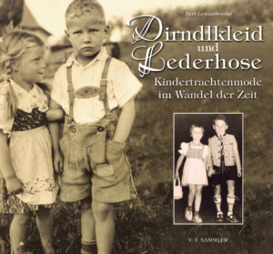 Aus der oberbayerischen Tracht entwickelte sich um 1900 die Kindertrachtenmode, bald trugen auch Kinder in Norddeutschland Lederhose und Dirndl und selbst in österreichischen Regionen, wo die eigene Volkstracht am Lande noch durchwegs getragen wurde, kleidete das städtische Bürgertum seine Kinder häufig gemäß der überregionalen Entwicklung der Kindertrachtenmode. Auf über 400 Fotos stellt der Autor ihre Entwicklung im Laufe der Zeit dar und zeigt, wie die Kindertrachtenmode in den einzelnen deutschen Regionen und Österreich verbreitet war bzw. wie weit es regionale Unterschiede gab. Ein eigenes Kapitel ist der Rezeption der Tracht in der Jugendbewegung gewidmet, ein weiteres zeigt mit vielen farbigen Abbildungen auf, wie weit das trachtig bekleidete Kind in der Werbung, auf Plakaten, Grußpostkarten usw. Verwendung fand. Heute befindet sich die Kindertrachtenmode teilweise auf dem Rückzug: Insbesondere die Lederhose wird deutlich seltener und oft nur für sehr kleine Kinder erworben, während sich Dirndlkleider nach wie vor größerer Beliebtheit bei Eltern und Kindern erfreuen. Ein aktueller Überblick über die heutige Landhausmode rundet das Buch ab.