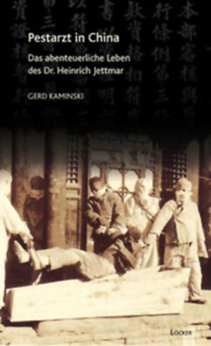 Dr. Heinrich Jettmar geriet während des 1. Weltkriegs – im Winter 1914/15 – in russische Kriegsgefangenschaft und meldete sich in Sibirien freiwillig, um bei der Seuchenbekämpfung zu arbeiten. Schließlich übertrug man ihm die Leitung der örtlichen Peststation. Bereits zu dieser Zeit erstreckte sich seine Tätigkeit auch auf Teile der chinesischen Mandschurei. Kommunistische Freischärler, Raubtiere und die Pest bedrohten sein Leben. In der Mandschurei lernt er einen Pionier der chinesischen Pestbekämpfung kennen – Dr. Wu Liande –, welcher ihn 1924 zur Plague Prevention nach Harbin holt. Expeditionen führen ihn in das Li-ao-Becken. Bei seinen Bemühungen, die Seuche einzudämmen, wird er von Räuberbanden, aber auch von der einheimischen Bevölkerung bedroht und kommt nur knapp mit dem Leben davon. Andere Expeditionen führen ihn zum Sungari und dessen Nebenflüssen, wo er sich um die Gesundheit der He Zhen, der tungusischen 'Fischhauttartaren' kümmern soll und wichtige ethnologische Entdeckungen macht. Danach, 1931, geht er im Auftrag des chinesischen Gesundheitsministeriums in die Lößgebiete von Shanxi und Shaanxi. Auf schmalen, oft nur wenigen Zentimeter breiten Pfaden, am Rande tiefer Schluchten, wandert er mit Packtieren zu Dörfern, wo die Pest mehr als die Hälfte der Bevölkerung getötet hat. Oft findet er in Gehöften neben vielen Leichen nur noch ein kleines Kind, das überlebt hat. Nach einem kurzen Aufenthalt in Österreich geht er 1937 als Beauftragter des Völkerbundes nach China zurück. Die Stadt Chongqing, wo sich sein Hauptquartier befindet, wird in dieser Zeit im beginnenden chinesischjapanischen Krieg von japanischen Flugzeugen bombardiert. Seine Expeditionen führen in auch in die Revolutionshauptstadt Yan'an, wo er mit Mao Zedong zusammen trifft. Nach Auslaufen seiner Völkerbundsmission ist kein Weg nach Österreich mehr offen. Jettmar geht nach Shanghai, wo er sich in einem Lepraspital der Kranken annimmt. Erst 1946 kann er nach Österreich zurückkehren. Der Autor Gerd Kaminski beschreibt in diesem Band das spannende und bewegte Leben des Dr. Heinrich Jettmar anhand dessen schriftlichen Nachlasses. Ergänzt wird das Buch durch viele Fotografien, welche Jettmar während seiner Tätigkeit in China geschossen hat.