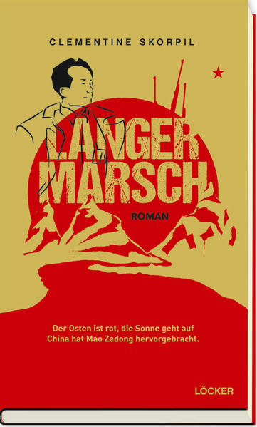 Mao, der Lange Marsch, ein Mord. Der neue Roman von Clementine Skorpil ließt sich wie ein Krimi. Wen Pi, der Icherzähler des Buches, muss 1931 aus Shanghai fliehen. Chiang Kai-shek wütet seit 1927 unter den Kommunisten, es ist ihm gelungen, das Hauptquartier in Shanghai zu enttarnen. Gemeinsam mit Zhou Enlai fährt Wen Pi nach Jiangxi, den ersten Sowjet im Reich der Mitte, den Mao Zedong eingerichtet hat. In mehreren Feldzügen versucht Chiang Kai-shek, die Basis zu stürmen. Erst beim fünften Anlauf ist er erfolgreich. Die Kommunisten verlassen den Jiangxi-Sowjet. Der Lange Marsch beginnt. Wen Pi erzählt von Hunger und Not. Aber nicht genug der Strapazen werden auch noch einer von Maos Sänftenträgern und ein Koch ermordet. Was steckt dahinter? Wurden die Männer aus politischen Gründen exekutiert oder handelt es sich um eine alte Familienschande und blutige Rache? Während die einfachen Soldaten unter schwierigsten Bedingungen marschierten und kämpften, ließ sich Mao Zedong in einer Sänfte tragen oder ritt auf einem Pferd. Für ihn gab es genug zu essen. Sein Credo: Die Soldaten konnten geopfert werden. Die Führungsriege aber musste geschützt werden.