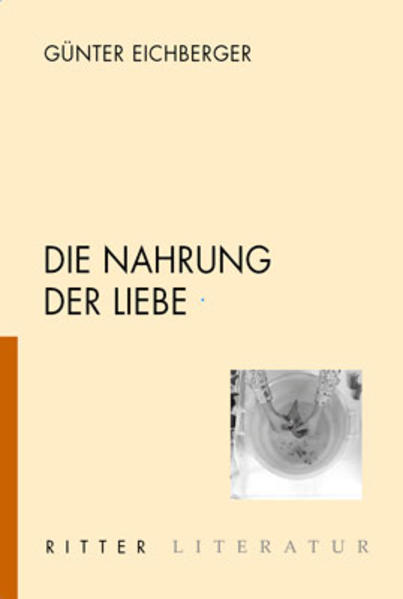 Ein Börsenspekulant, dessen Biographie deutlich an jene von George Soros erinnert, ist entführt worden. In einer ausladenden Verteidigungsrede versucht er sich gegenüber seinen stummen, gesichtslosen Entführern zu rechtfertigen, sei er doch selbst ein Revolutionär und einer der Ihren. Und wie dessen reales Vorbild ist Günter Eichbergers Investor davon überzeugt, Gott zu sein, und kommt auf die Idee, dass er selbst hinter der Geiselnahme stehen könnte. Als Autor des Monologs tritt ein Vielschreiber namens Griebl, der sich auf das literarische Ausbeuten biographischen Materials spezialisiert hat, in die Erzählung. Seine seltsam passive Existenz steht in denkbar großem Gegensatz zum Leben des Börsianers, das er sich zunehmend anzuverwandeln versucht. Ausgehend von der, nicht nur im Literaturbetrieb geführten Debatte um den Umgang mit urheberrechtlich geschütztem Sprachmaterial zwischen postmodernen Verächtern des Originalitätsbegriffs und traditionalistischen Verfechtern des Authentischen führt „Die Nahrung der Liebe“ ausgiebig Intertextualität vor. Eine Fülle von Zitaten und Anspielungen (Bakunin, Barthes, Enzensberger, Franzobel, Soros, Unsichtbares Komitee u.a.) durchzieht den Text, der auf virtuose Weise die Register avancierter literarischer Verhüllungs- und Entkleidungskunst zieht.