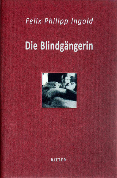 Der Erzähler lässt den Journalisten Simon Goldin zu Beginn von Glasnost und Perestroika in die UdSSR reisen, um nach Lebenszeugnissen deutscher Kommunisten in den 1930er Jahren zu suchen. Seine russlanddeutsche, nach einem Unfall erblindete Übersetzerin Theodora Minzenberg ist ihm dabei behilflich. In Archiven stoßen die beiden auf einen Feuilletonisten namens Raimar Rilke, der einst - aus eher sentimentalen denn politischen Gründen - in die stalinistische Sowjetunion emigriert ist. Als unbedarfter Wiedergänger des Dichters Rainer Maria Rilke, der bereits um 1900 an denselben Orten zugange war, fällt Raimar Rilke einer ebenso abstrusen wie tragischen „Säuberungsaktion“ zum Opfer. In dreifacher zeitlicher Überblendung - 1900, 1930, 1990 - treten Goldin und Rilke in ein ingeniöses Wechselspiel der Identitäten, das Privates und Zeitgeschichtliches, Fiktives und Dokumentarisches immer wieder anders zusammenführt. Die durch eine selbständige Bilderstrecke ergänzte Erzählung findet in Basel ihr offenes Ende. Felix Philipp Ingolds Prosastil, der kolloquiale Eleganz und poetische Wucht kontrastierend vereint, erweitert unser Sensorium auf unterschiedliche, ja gegensätzliche Wahrnehmungssphären: So wie die „Blindgängerin“ dem Sehenden eine neue Form der Perzeption und des Beschreibens eröffnet, lässt die grelle Düsternis der ausgebreiteten „Fake-History“ blinde Flecken im heutigen Durchschnittsbewusstsein aufscheinen. Ein fulminantes Spiel mit der Plurivalenz von Fakt und Fantasie.