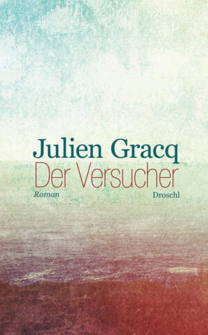 Julien Gracqs zweiter Roman Un beau ténébreux wurde 1945 veröffentlicht und erscheint nun, fast 70 Jahre später, als letzter seiner großen Prosatexte zum ersten Mal in deutscher Übersetzung. Ein vornehmes Strandhotel in der Bretagne. Unter den Gästen der Literaturwissenschaftler Gérard, der an einer Studie über Rimbaud arbeitet und uns in seinem Tagebuch über die anderen Gäste informiert. Die träge Ferienstimmung verändert sich mit einem Schlag, als ein neuer, faszinierender, intelligenter wie schöner Gast in Begleitung einer ebenso schönen Frau auftaucht, die Anwesenden in seinen Bann zieht und die Anordnung der Paare und die Ordnung der Gefühle durcheinanderbringt. Gracq greift die von den Surrealisten geführte Debatte um den Selbstmord auf und verwandelt sie in ein philosophisch-romanhaftes Geschehen. Aber nicht nur der Surrealismus wird evoziert, sondern zahlreiche weitere intertextuelle Verweise auf die französische und die deutsche Literatur durchziehen den Roman. Vor allem aber ist Gracq in diesem Werk bereits der Meister der atmosphärischen Landschaftsschilderungen, der ungewissen Stimmungen, einer Naturromantik von enormer Intensität, bei der Präzision und Phantasie untrennbar ineinander verwoben sind.