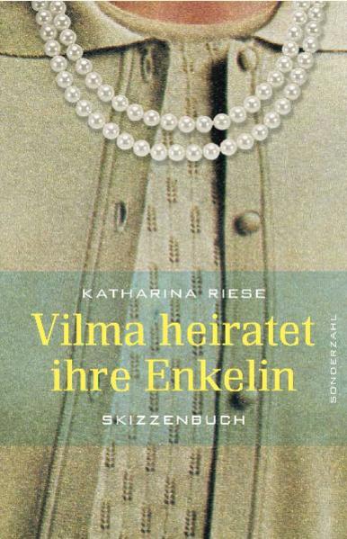 »Etwas Furchtbares war passiert. Das Furchtbare war vorbei und es war verboten, danach zu fragen.« Katharina Riese hat sich auf eine Entdeckungsreise in ihre frühere Kindheit begeben, in jene Lebensphase, in der meist nur wenige und eher verschwommene Erinnerungen aufzuspüren sind. In akribischer Kleinarbeit ist der österreichischen Schriftstellerin gelungen, eine beeindruckende Fülle an Kindheitserlebnissen und -eindrücken an die Oberfläche und aufs Papier zu bringen. Der Untertitel »Skizzenbuch« wirkt auf den ersten Blick allzu bescheiden: Könnte man an rasch hingeworfene Zeichnungen denken, flüchtig, ohne Farbe. Doch die 99 kurzen Kapitel von »Vilma heiratet ihre Enkelin« besitzen die zarte Farbigkeit einer Buntstiftzeichnung, eine Genauigkeit, die einem ständigen Feilen, Überarbeiten und Nachdenken geschuldet ist.