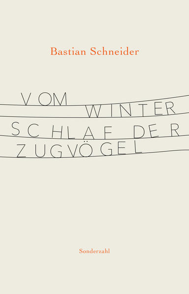 »Wie in einer Schneekugel liegt die Erinnerung unter Glas, die ganze Welt als Miniatur, die Kindheit, als die eigene Stadt noch die einzige war, eine Metropole.« Luftgetier und Vogelbilder - wie sie die von Schnee, Staub und Stadt bedeckte Kindheit hervorzuzaubern vermögen, davon erzählt Bastian Schneider in seinem Debüt »Vom Winterschlaf der Zugvögel«. Eine Sammlung von Miniaturen wie in einem Setzkasten voll mit Möwen, Tauben, Krähen, Schwalben, Bussarden und Wellensittichen: lebendig, tot, ausgestopft, gemalt, oder als Allegorie. Bastian Schneider zeichnet Bilder einer Welt zwischen Wachsein und Traum, die über die Sprache, die geheimnisvolle Verbindung zwischen Vogelkörpern und Buchstaben reflektieren und über den Punkt, an dem sich »endlich die Ontologie in Ornithologie auflöst«. Die Erinnerung ist ein Zugvogel, der Winterschlaf hält, ein paradoxes Geschöpf, das unweigerlich Bild texte ausbrütet, während es vorgibt, zu schlafen, zu vergessen. Walter Benjamins Formulierung, dass die Vögel »eine ununterbrochene, unabsehbare Folge von Zeichen, ein ganzes, unsäglich veränderliches, flüchtiges Schwingengeflecht - aber ein lesbares« zu weben scheinen, trifft auch die Stimmung von Bastian Schneiders Texten in all ihrer fragilen Kraft.