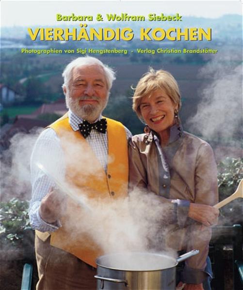 Ein Mann und eine Frau. Gemeinsam in einer Küche. Kann das gut gehen? Barbara und Wolfram Siebeck haben jahrelange Erfahrung in der Kunst des vierhändig Kochens. Sie wissen nicht nur, dass 'erotische Spannung am Arbeitsplatz' die Produktivität steigert, sondern kennen auch die Schwierigkeiten, die den Paar-Köchen mitunter den Brei verderben könnten. Wie man solche Probleme elegant umgeht, Dissonanzen vielleicht sogar für kochkünstlerisch-kulinarische Höhenflüge à deux nutzbar machen kann, wie man den gemeinsamen Einkauf zum Erlebnis macht und einander mit seinen zum Teil höchst unterschiedlichen Produkt- und Gerätevorlieben optimal ergänzen kann, all dies und vieles mehr verraten die beiden mit Verve und Fantasie im kurzweiligen Zwiegespräch.