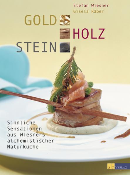 In Stefan Wiesners Kochtöpfe kommt alles, was er auf seinen Streifzügen durch Berge, Wald und Wiesen findet: Gold und Silber, Stein und Holz, Heu und Stroh, Farn, Moos und Alpenrosen. Hinter jeder verwendeten Ingredienz steht eine Idee und eine Geschichte. Er kocht mit Steinen eine Suppe, kombiniert diese mit Moos und lässt die Forelle darin schwimmen. Wiesner erzählt, was Torf, Stroh und Whisky miteinander zu tun haben und weshalb sie mit Reh harmonieren. Er tüftelt, probiert, erfindet, um eine Idee in der Küche zu verwirklichen. Und ist dabei ganz bodenständig, verbunden mit seiner Umgebung, der Landschaft, den Produkten und Produzenten. Berühmt wurde Wiesner auch für seine grossartigen Wurst- und Suppenkreationen. In seinem ersten Kochbuch führt Wiesner in 8 sechsgängigen Menüs durch die Jahreszeiten, erzählt die Geschichten hinter den Rezepten und Menüs, porträtiert die lokalen Produzenten, berichtet über Land und Leute des Biosphärenreservats Entlebuch und gibt spannende Informationen zu den Ingredienzien seiner Naturküche. Andreas Thumm und Gerhard Poschung haben Rezepte, Produkte, Landschaft und Produzenten meisterhaft ins Bild gesetzt.