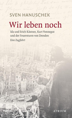 Im Februar 1945 fliegen amerikanische und britische Bomber Richtung Dresden. Verzweifelt schreibt die Dresdnerin Ida Kästner Postkarten und Briefe an ihren Sohn Erich in Berlin. Nur wenige Straßenzüge weiter sitzt ein junger amerikanischer Soldat in einem Keller in Kriegsgefangenschaft: Kurt Vonnegut, der später mit Schlachthof 5 einen der größten Kriegsromane schreiben wird. Gemeinsam erleben sie den Feuersturm - was ging dabei in ihren Herzen und Köpfen vor? Auf der Grundlage von wahren Begebenheiten und bisher unveröffentlichten Briefen und Postkarten erweckt Sven Hanuschek auf außergewöhnliche Weise Geschichte zum Leben und legt zugleich ein literarisches Bravourstück vor.