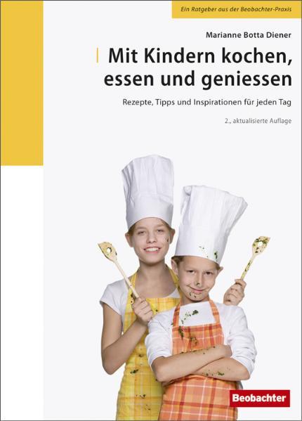 Kinderrezepte von Apfel-Muffins bis Zitronenspaghetti: Marianne Bottas neues Koch- und Backbuch bietet 365 praxiserprobte Rezepte, die schnell und einfach zu kochen sind und Kindern garantiert schmecken. Bottas Praxisbuch beantwortet alle Fragen kurz und bündig: Wie kommen Kinder auch am Gästetisch auf ihre Kosten? Wie verwöhnt man anspruchsvolle Teenager? Welche Salat- und Gemüserezepte überzeugen auch Kindergaumen? Die erfahrene Autorin bietet sofort umsetzbare Anleitungen für jeden Tag. Schluss mit dem Rätselraten vor dem Kühlschrank: Jetzt zaubern Eltern jederzeit leckere, ausgewogene Menüs für kleine und grosse Geniesser auf den Tisch. Das Buch zeigt, wie Kinder früh selber in der Küche werken können - denn Selbstgekochtes schmeckt doppelt so gut. Auch grössere Kinder und Teenager, die selbständig in der Küche unterwegs sind, erhalten praktische Anleitungen und viele Tipps der Fachfrau. Wer bei kleinen Gourmets punkten will, muss alle Sinne ansprechen. Deshalb sind die gluschtigen Gerichte alle von Kindern getestet.