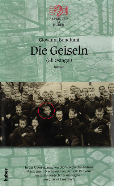 Auch 60 Jahre nach Erscheinen beeindrucken Die Geiseln mit ihrer nüchternen Glaubwürdigkeit, in der da die Geschichte eines jungen Mannes erzählt wird, der nach dem frühen Tod des Vaters in ein katholisches Internat kommt, wo die jungen Männer sich auf ein keusches Leben als Priester vorbereiten. Während er selbst keinerlei Berufung spürt, wirkt die sinnlich lebendige Welt ausserhalb der Klostermauern so intensiv und verlockend auf den verträumten jungen Mann, dass er sich wie eine Geisel Gottes vorkommt. Mit einem ausführlichen und bebilderten biographischen Anhang von Danielle Benzonelli, erstmals auf Deutsch herausgegeben von Charles Linsmayer.