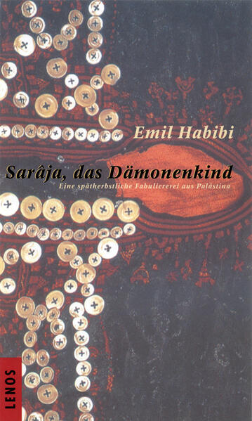 »Sarâja, das Dämonenkind« ist - nach »Der Peptimist« und »Das Tal der Dschinnen« - der dritte und letzte längere Prosatext des 1996 verstorbenen grossen palästinensischen Autors Emil Habibi. Der Titel geht zurück auf eine alte palästinensische Legende von einem Mädchen, das von einem Dämon entführt und auf ein Schloss hoch oben in den Bergen gebracht wird. Ihr Cousin und Geliebter kann Sarâja, die inzwischen zu einer jungen Frau herangereift ist, schliesslich retten, indem er an ihrem langen Zopf hochklettert und dem Dämon ein Schlafmittel in seinen Trunk mischt. Auf der Suche nach seiner verlorenen Jugendliebe Sarâja beschwört der Ich-Erzähler, dessen Beruf das Angeln und dessen liebstes Hobby die Literatur ist, seine Kindheit in Palästina herauf und geht den Leidensweg zurück an die Stätten seiner Jugend in Haifa, die grösstenteils von den Israelis zerstört wurden. Erst im Herbst seines Lebens, als er bereits ein alter Mann geworden ist, findet er Sarâja wieder. In seiner stark autobiographisch gefärbten Geschichte erweist sich der »Meister der Ironie und des Spotts« (Tahar Ben Jelloun) auch als Meister der Poesie.