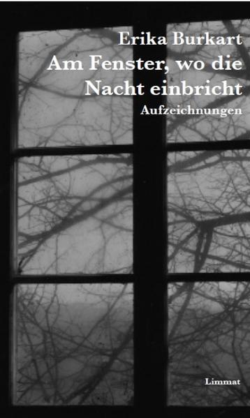 Am Fenster des alten Hauses auf dem 'Kapf' - einem 'Ausblick' - steht Erika Burkart, blickt den Vögeln nach ins tote Moor und den aus Tieren zu Menschen und Engeln sich verwandelnden Wolken entgegen in den Abgrund der Zeit und der eigenen Vergangenheit. Durch Krankheit immer mehr an ihre zwei hochgelegenen Zimmer gebunden und konfrontiert mit dem eigenen Tod, zieht sie Bilanz, ungeschminkt und offen, als 'Aktuarin einer Existenz ohne Fluchtwelten'. Notate über das Schreiben, die Liebe, das Erinnern und Vergessen, Erinnerungen an Menschen, an ihre Kindheit. Glücks- und Hadesträume begegnen ihr am Weg des Abschieds vom intensiv geliebten Leben. Sie geht ihn mit schonungsloser, endlich verzweifelter Klarheit: Das alles summiert sich zu einem eindrücklichen Protokoll der menschlichen Existenz in einer Sprache von präziser Schönheit.