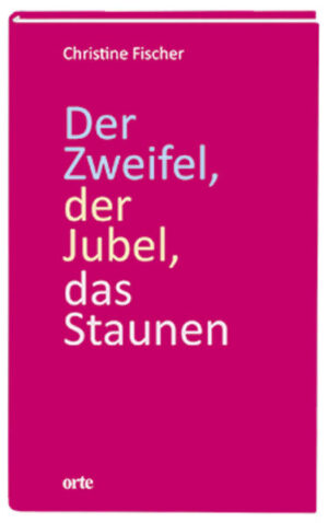 Den Staub besingen, das Chaos, die Nacht Haben Sie das gewusst? Die Nacht ist lernbar. Und der Schlaf überbewertet. Die Welt nicht das, wonach sie den Anschein macht. In sieben Kapiteln und mehr als achtzig Kurztexten erkundet die Autorin Facetten des Denkens, der Imagination und der Wahrnehmung. Sie mutmasst und behauptet, sie lobpreist, ficht an und begründet. In poetischen, mitunter suggestiven Sprachbildern wagt sie ungewöhnliche Blickwinkel auf Phänomene des menschlichen Erlebens: Sie besingt den Staub, das Chaos und die Nacht. Sie geht dem Kleinsten wie dem Grössten nach, beschwört die Liebe, das Warten und die Dunkelheit. Eine hartnäckige Wortsuche - überraschende Denkanstösse.