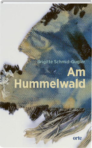 Kindlicher Blick in die vermeintliche Idylle Von der Autorin Brigitte Schmid-Gugler in ein dörfliches Milieu gesetzt, betrachtet ihre Hauptfigur, DAS KIND, seine Welt mit arglosem Staunen. Mit seiner Verletzlichkeit, seinem Ausgeliefertsein, seiner Scham, seinem Los als Tochter einer ablehnenden Mutter. Aber auch mit kindlicher Neugier, der Gabe zur Imagination. Es wertet nicht. Es grübelt nicht. Es klagt nicht an. Im karg-lakonisch gehaltenen Duktus öffnet es sprachliche Medaillons und offenbart uns Blicke in eine vermeintliche Idylle voller Monstrosität, Bigotterie, Tabus und Grobheiten - aber auch in die damit einhergehende Komik.