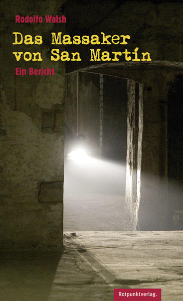 Am 9. Juni 1956 wird in einem Vorort von Buenos Aires eine Gruppe von Männern verhaftet und abtransportiert. Sie stehen im Verdacht, in einen Aufstand gegen die Regierung verwickelt zu sein. Nur wenige von ihnen ahnen, worum es geht und wessen man sie bezichtigt. Aber die Ereignisse nehmen ihren Lauf, und in San Martín kommt es zum Massaker. Doch es gibt Überlebende. Rodolfo Walsh ist der Sache mit den Mitteln des investigativen Journalismus nachgegangen, hat die Überlebenden befragt, ihre Aussagen überprüft und verglichen. Was er vorlegt, ist die Geschichte eines ungeheuerlichen Vorgangs in der Nach-Perón-Ära - und längst ein Klassiker der modernen argentinischen Literatur. 'In literarischer Hinsicht', so Erich Hackl in seinem Nachwort, 'bedeutet Das Massaker von San Martín etwas Neues, weil Walsh hier ein Verfahren erprobt und gleich zur Meisterschaft gebracht hat, das bis dahin kaum angewendet worden ist: Um seinen literarischen Anspruch mit den politischen Erfordernissen zu verknüpfen, verzichtet er auf die Fiktion als Mittel künstlerischer Wahrheitssuche. Das ist neu. Truman Capotes ›faktischer‹ Roman Kaltblütig erschien erst 1966. Walsh wollte nicht nur aufklären, nicht nur anklagen