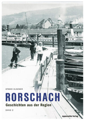 Noch mehr Geschichten aus der Hafenstadt Rorschach und die Region am östlichen Bodensee haben viel zu erzählen. Nach dem erfolgreichen ersten Band mit «Geschichten aus der Hafenstadt» (in fünfter Auflage) weitet Otmar Elsener im zweiten Band den Blick über die Stadt hinaus. So berichtet er von Marmorsägen und Seilfabriken an der Goldach, vom Denkmal für ein reiches Mordopfer am Rorschacherberg, von der waghalsigen Flucht eines russischen Soldaten über den See und von der Notoperation eines amerikanischen Piloten im Spital Rorschach. Selbstverständlich geht es auch um weniger Spektakuläres, aber nicht minder Spannendes wie Jahrmarktbahnen, Mammutbäume, Velorennen, Totenbücher, Dinosauriervisionen und sonderbare Strassennamen. «Otmar Elsener hat viele Zeitzeugen interviewt und scheint sein Leben lang recherchiert zu haben. Wegen der Liebe zum Detail und der literarischen Qualität ist das Buch exemplarisch: Baustein einer Geschichte des Schweizer Alltags.» Stefan Keller, WOZ «Eine vorzügliche Arbeit. Material, um uns über unsere Herkunft klarer zu werden, die Zukunft bewusster in die Hand zu nehmen. Ein Buch als Erinnerungsmaschine. Um es mit dem Soziologen Pierre Bourdieu zu sagen: Geschichten, die das kulturelle Kapital eines Ortes, einer kleinen Stadt am See, verkörpern.» Alois Bischof, St.Galler Tagblatt