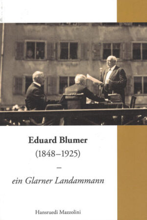 Eduard Blumer (1848-1925) war während 38 Jahren Glarner Landamann. Die hier vorliegende Lebensgeschichte, die sich nebst anderem auf die Korrespondenz mit Ratsschreiber Balz Trümpy stützt, befasst sich mit Blumers vielschichtigem Wirken. Blumer war Fabrikant und Politiker. Als Teilhaber einer Textildruckerei kämpfte er gegen den sich abzeichnenden Niedergang dieses Industriezweiges. Mit der von ihm inspirierten Kantonsverfassung von 1887 machte er den Kanton Glarus zu einem modernen Staatswesen und mit der obligatorischen kantonalen Alters- und Invalidenversicherung von 1916 bereitete er der eidg. AHV und der eidg. Invalidenversicherung den Weg. Als Ständerat und später Nationalrat vertrat er den Kanton Glarus in der Bundesversammlung. Als Delegierter des Bundesrates setzte er sich für Belange der Schweiz im Ausland ein. Eduard Blumer informierte mit seiner in der Tagespresse veröffentlichten «Korrespondenz aus der Bundesstadt» die Glarnerinnen und Glarner über das Geschehen in Bundesbern.