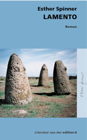 Die Geschichte beginnt in Genua: Kaum besteigt die Erzählerin das Schiff, gerät die Zeit aus dem Takt und wird zum umfassenden Raum. Die Reise führt nach Sardinien, ihrer Wahlheimat, wo sie sich in einer archaischen Welt bewegt, in der ihr unbekannte Gesetze gelten. Mittelpunkt und Magnet ist für sie Antonella, Mutter von sechs Kindern, eine königliche Frau, graziös und hässlich, kraftvoll, unabhängig - und der Inbegriff von Leben. Antonella hat die Erzählerin bereitwillig in ihre grosse Familie aufgenommen, ihr einen Platz und eine Rolle darin zugewiesen. Das ländliche Sardinien wird für die Städterin zur faszinierenden und befruchtenden Gegenwelt. Jäh erhält dieses Paradies Risse durch den Tod Antonellas - und hier setzt das eigentliche Lamento, die Totenklage, ein. Hat die Verstorbene vorher dem Ganzen Sinn verliehen, wird nun das frühere Glück fragwürdig und zerbröckelt. Tod, Erinnerung und die Auseinandersetzung mit der Vergänglichkeit bestimmen plötzlich den Takt, Schattenseiten der Wahlfamilie treten hervor, die eigene Rolle erscheint in einem neuen, nicht nur positiven Licht. Und auch die Liebesbeziehung der Erzählerin scheitert. Diese muss auf einem langen Weg durch ihre Trauer hindurch - schreibend - zu einer neuen Mitte und zum neuen eigenen Ort finden. Wer Esther Spinners Werk kennt, ist ›Nella‹ schon einmal begegnet, als die Autorin in der Art einer Reportage über sardische Frauen berichtete. Auch in Lamento zeigt sie sich als profunde Kennerin Sardiniens und zeichnet ein eigenwilliges, packendes Gesicht des dortigen Lebens. Darüber hinaus erzählt sie die Geschichte einer besonderen Liebe und Freundschaft: Sie setzt mit Antonella einer ungewöhnlichen und starken Frauengestalt ein Denkmal und lässt uns teilhaben an der Leere, die ihr Tod hinterlässt. Nicht zuletzt ist Lamento daher ein Buch über eine der Grundfragen menschlicher Existenz: des Stellenwerts des Todes in unserem Leben.