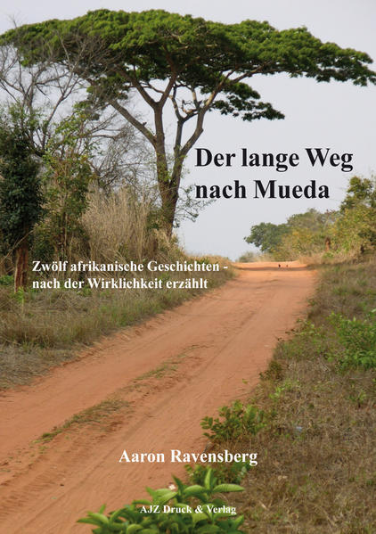 ‚Der lange Weg nach Mueda’ ist eine faszinierende, bisweilen verstörende, immer aber bewegende Mischung aus Tatsachenbeschreibung und Fiktion, Gedächtnisarbeit und der Lust am Fabulieren. In 12 Geschichten entführt Ravensberg den Leser in ein Afrika gekennzeichnet von modernem Alltag und gleichzeitigen magischen Praktiken, bitterer Armut, Überlebenswillen und kultureller Vielfalt. Der Autor ist dabei sowohl Teil der Handlung, als auch Beobachter des Geschehens. Diese doppelte Perspektive erlaubt ihm einen kritischen Blick auf die afrikanische Realität, doch gleichzeitig auch eine tiefe Sympathie für die ihn umgebenden Personen - soweit sie es verdienen.