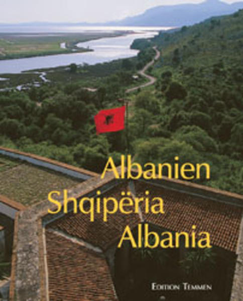 Lange Jahre galt Albanien als eines der geschlossensten Länder Europas, war doch die Reise dorthin zu Zeiten Enver Hodschas außerordentlich schwierig und nicht gern gesehen. Seit einiger Zeit, insbesondere nach Beendigung des Balkankrieges, versucht das Land aus dieser Isolation - auch mit Hilfe vieler westlicher Organisationen - herauszukommen. Albanien befindet sich heute in einem rasanten Prozess der Öffnung. Judith Knieper und Florian Rauning haben lange Jahre für internationale Organisationen in Albanien gearbeitet und das gesamte Land in all seinen Winkeln bereist, fotografiert und die Landschaft und die Menschen schätzen und lieben gelernt. Dieses Buch vermittelt einen tiefen Einblick von diesen Reisen und zeigt ein weitgehend unbekanntes Land. Einfühlsame Texte der albanischen Schriftsteller Yllet Alicka und Fatos Kongoli vermitteln eine authentische Innensicht.