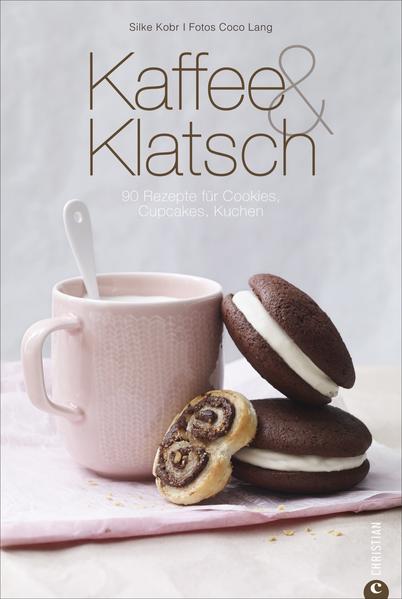 Die Freunde sind schon da, der Kaffee ist aufgesetzt und nun warten alle nur noch auf das i-Tüpfelchen des Tages: Leckere Cupcakes, raffinierte Cakepops und fantastische Muffins. In diesem Backbuch finden sich zahlreiche Rezepte für das formvollendete Kaffeekränzchen. Von Bienenstichcupcakes über eine Himbeer-Schokoladentorte bis hin zu Biskuitomeletts mit Heidelbeercreme - es ist alles dabei, was das Herz des echten Kaffee-Klatsch-Fans erwärmt.