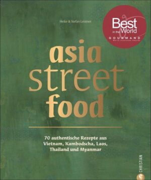 Die asiatische Küche lebt von ihren Straßenküchen. Exotische Früchte machen neugierig, im Wok zischt es verführerisch und die Aromen gerösteter Gewürze steigen in die Nase – an jeder Ecke verlocken Stände zum Probieren. Das von der GAD mit der Silbermedaille prämierte Asia Kochbuch hat sich von den authentischen Gerichten der Straßenküchen inspirieren lassen. Von der Nudelsuppe bis zum Curry: Asiatisch kochen kann mit dem neuen Kochbuch jeder.