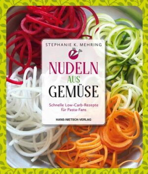 Lieblingsgerichte, die glücklich, aber nicht dick machen! „Pasta? Oft und gern!“, „Asiatisch? Ja, und am liebsten mit Nudeln!“ - Von Kindesbeinen an gehören Nudeln zu unseren bevorzugten Gerichten. Der einzige Wermutstropfen: Sie sind als Dickmacher bekannt. Gemüse hingegen ist ohne Zweifel gesund, übt aber nicht die gleiche Anziehungskraft auf unseren Gaumen aus. „Warum nicht die Vorzüge von Nudeln und Gemüse kombinieren?“, fragen sich immer mehr gesundheitsbewusste Genießer und stellen aus den unterschiedlichsten Gemüsesorten frische, farbenfrohe Spaghetti, Bandnudeln, Spirelli etc. her, die roh oder gekocht genossen werden können. Sie sind kostengünstig und so universell einsetzbar wie Nudeln aus Getreide. Das Einzige, was sie nicht können, ist: dick machen! In dem Fall: Nachschlag gefällig? ✪ Mit einem Sparschäler oder Spiralschneider Nudeln aus Gemüse selbst machen ✪ Genauso einsetzbar wie Nudeln aus Getreide, z. B. für Spagetti mit Tomatensoße, Asiatische Nudelpfanne, Salate u. v. m. ✪ Ideal für alle, die Low Carb bevorzugen oder weniger Kalorien zu sich nehmen, aber keine Diäten machen möchten ✪ 30 Rezepte und viele Tipps zur Auswahl der Gemüsesorten, zur Verwendung von Gewürzen und Kräutern und zum Einsatz des Küchenequipments