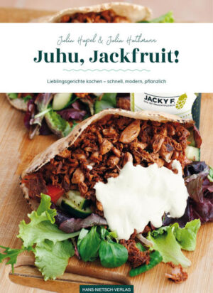 Zwei Gründerinnen stellen ihre Lieblingsrezepte vor Die neue köstliche Alternative in der vegetarischen & veganen Küche: Das Fruchtfleisch der jungen Jackfruit erinnert an zartes Hühnchen. Es ist ballaststoffreich und kalorienarm und lässt sich mit ein paar Gewürzen schnell und unkompliziert zu Burger, Curry oder Bowl verarbeiten. Ein echter Gaumenschmaus und ein Gewinn für deine Gesundheit! „Jackfruitisiere“ deine Lieblingsgerichte und werde selbst kreativ! Die beiden Autorinnen zeigen, wie einfach Zubereitungen mit Jackfruit gelingen. Sie nehmen dich mit auf eine kulinarische Weltreise vom Mittelmeer bis nach Mexiko. Die 44 Rezepte und Würzmischungen sind dabei nur eine Inspiration - fürunzählige weitere Rezeptideen, die du selbst kreieren kannst Gemeinsam für Genuss und Nachhaltigkeit Julia Huthmann und Julia Hupel verbindet die Leidenschaft für eine bewusste, moderne Ernährungsweise. Seit sie die Jackfruit kennen, bekommen sie die Frucht nicht mehr aus ihren Köpfen und Kochtöpfen! Daher widmen sie sich auch als Gründerinnen dem Thema „Jackfruit“ und präsentieren die Frucht nun in Juhu, Jackfruit!