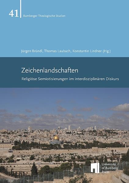 Ob »spatial« oder »topographical turn«-»Raum« erfreut sich in den Geistes- und Kulturwissenschaften gegenwärtig hoher Aufmerksamkeit. Er wird als »Semiosphäre« der Einschreibung wahrgenommen-auch und gerade in Bezug auf religiöse Bedeutungen. Die Beiträge im Sammelband widmen sich aus theologischer und philosophischer Perspektive, aber auch in interdisziplinärer Hinsicht Raumkonstellationen religiöser Semiosen-unter anderem der theologisch produktiven topologischen Repräsentation des Unräumlichen. Indem die Beiträge exegetische, systematische und praktische Disziplinen christlicher und jüdischer Theologie mit der Archäologie, der Philosophie und der Soziologie ins Gespräch bringen, setzen sie die Reflexion des Raumes in mehrfache Richtung in Bewegung: Sie legen »Zugänge« zu Glaubens- und Lebensräumen offen oder verfolgen »Grenzgänge«, auf denen Theologinnen und Theologen die Unsagbarkeit Gottes bzw. des Göttlichen erkunden. Und sie zeichnen die »Ausgänge« der spezifischen Urbanität jüdischer und christlicher Eschatologie nach. Ortsbeschreibungen historischer und mythischer Räume, sowie »Personalisierungen« einzelner Herrschaftsfiguren und ihrer raumprägenden Machtansprüche runden das Panorama des Bandes ab. So entsteht ein repräsentativer Einblick in die ganz verschiedenen Weisen, wie Theologien sowie Geistes- und Kulturwissenschaften die Zeichenlandschaften des Raumes lesbar machen.