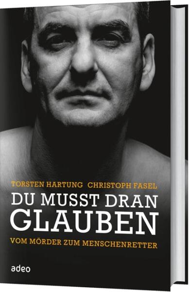 Ein Kind, das nach Zuneigung hungert. Und sie doch nie verspürt. Torsten Hartung kämpft mit der Welt und sich selbst. Von Kindesbeinen an. Er wird zum Schläger, der alle Gegner zu Boden ringt. Mit 17 geht er zum ersten Mal in den Knast. Mit 19 wieder. Eine Frau, die ihn liebt, schenkt ihm Hoffnung auf ein bürgerliches Leben. Doch er schmeißt alles hin, als er in seinem Beruf strauchelt. Und er beschließt: "Jetzt nehme ich mir alles, was ich will." Die Geschichte eines Mannes, der einen der größten Autoschieber-Ringe Europas aufzieht, in 18 Monaten für 11 Millionen Luxusautos klaut und verschiebt. Eines Mannes, der mit der Russen-Mafia Geschäfte macht, sich Verfolgungsjagden mit der Polizei liefert und schließlich zum Killer wird, weil einer aus seiner Bande ihn verrät. Fünf Jahre Einzelhaft. 15 Jahre Knast. Am tiefsten Punkt seines Lebens entdeckt Torsten Hartung, was er all die Jahre falsch gemacht hat. Und wonach er sich wirklich sehnt. Heute hilft er jugendlichen Straftätern, die Fehler zu vermeiden, die er selbst einmal begangen hat.