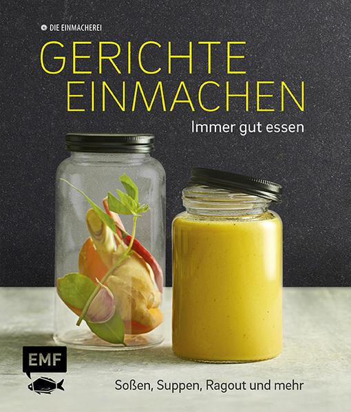 Bücher zum Thema „Einmachen“ gibt es viele, aber keines, in dem man ganze Gerichte einkocht. Das erweist sich aber als sehr praktisch in der heutigen Zeit, in der viele keine Zeit zu kochen haben. Auch für den Büroalltag und die immer wiederkehrende Frage, was mittags auf den Tisch kommt, bietet das Buch die ideale Lösung. Die eingekochten Gerichte lassen sich unkompliziert im Einmachglas transportieren und müssen nur noch erwärmt und evtl. mit Beilagen ergänzt werden. Mit dem Buch „Gerichte einmachen“ von Einmach-Profi Monika Schuster gelingt es somit spielend einfach, immer gut zu essen, auch wenn es mal schnell gehen muss. Ihre 25 innovativen Einmachrezepte von der Thai-Curry-Soße bis zum raffinierten Wildschweinragout sind richtig lecker und gekühlt aufbewahrt mindestens drei Monate haltbar! Mit den beiliegenden Etiketten können Sie Ihre Einmachgläser zudem im Handumdrehen beschriften und dekorieren.