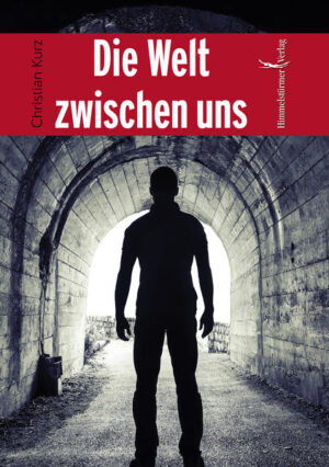 Interessante Zukunftsvariante: Hier flüchten nun Deutsche aus dem autoritären Nazistaat nach Kanada! Karl Beck, der Autor von schwulen Winkel-Geschichten, hat es gewagt und das Deutsche Reich hinter sich gelassen, um im fernen Kanada sein Glück zu suchen. Allerdings muss er schnell erkennen, dass Deutsche hier nicht gerne gesehen sind, denn auch bei den Kanadiern gibt es Leute, die einen Hass auf Schwule haben. Karl versucht sich nicht entmutigen zu lassen und muss sich mit Gelegenheitsarbeiten am Leben halten, was ihm mehr schlecht als recht gelingt. Aber in der Heimat ist er nicht vergessen - seine Geschichte, die er für die verbotenen Winkel-Hefte verfasste, erregt die Aufmerksamkeit der Nazi-Partei. Für diese steht eindeutig fest: der Autor Karl Beck muss sterben, egal wo er sich gerade aufhält. Offizier Schmidtz reist deswegen bis nach Kanada, um ihn zu töten. Karl macht währenddessen Bekanntschaft mit einigen Schwulen, die es sich zur Aufgabe gemacht haben, mit ihren Mitteln gegen die Partei anzukämpfen. Gerade als die Dinge anfangen gut zu laufen, tauchen plötzlich ein Serienkiller und ein Schwulenhassender Kanadier auf, die beide keinerlei Rücksicht auf menschliches Leben zu nehmen scheinen. Karl muss kämpfen wie noch nie zuvor in seinem Leben, um nicht gnadenlos zwischen all dem Hass um ihn herum aufgerieben zu werden.