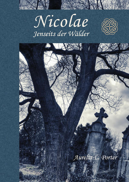 "Hüte dich davor, an eine einzige Wahrheit zu glauben, denn wissen tut der Mensch in Wirklichkeit nichts." Der zehnjährige Nicolae muss ein neues Leben fern seiner Familie antreten. Die Schule in Transsilvanien - jenseits der Wälder - ist eine eigene Welt, in der die Sprösslinge der Siebenbürger Sachsen den Ton angeben und die Lehrer ihr Deutschtum pflegen. Erneut erfährt Nicolae Misstrauen und Ablehnung, aber auch die ersten Bande echter Freundschaft. Daheim treten immer mehr Geheimnisse und Schicksale ihm vertrauter Personen zutage und entzaubern seine magische Welt. Aber auch der Ruf aus der Vergangenheit wird immer lauter. Schon bald ist nichts mehr, wie es scheint. Ein Füllhorn an Geschichten und Enthüllungen.