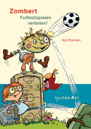 »Zombert nimmt Anlauf und tritt den Ball kräftig. Zu kräftig! Denn sein Bein fliegt auch davon.« Das kann passieren, wenn waschechte Zombies Fußball spielen. Da macht sich gerne mal ein Bein selbstständig oder der Kopf wird als Verlängerung vom Hals genommen, damit der Kopfball doch noch gelingt. So auch beim Match von Zombert, seinem Hund Waldi und seinem besten Freund Konrad gegen die großen Jungs der Straße Tom, Victor und Charlie. Die Straßenjungs haben über Konrad gespottet und wollten ihm seinen Fußball wegnehmen. In dem aufregenden Fußballspiel zwischen der Straßen- und der Friedhofsmannschaft fallen jede Menge Tore. Zwar spielen Tom, Victor und Charlie alles andere als fair, aber die Mannschaft, die einen Zombie als Mitspieler hat, können sie deshalb trotzdem nicht besiegen. Zombert greift dank seiner beweglichen Gliedmaßen nämlich zu höchst ausgefallenen Tricks! Der neue Zombert- Band von Erfolgsautor Kai Pannen zeigt, wie wichtig Freundschaft und Teamgeist sind! Ausstattung: Durchgehend 4- farbige Abbildungen