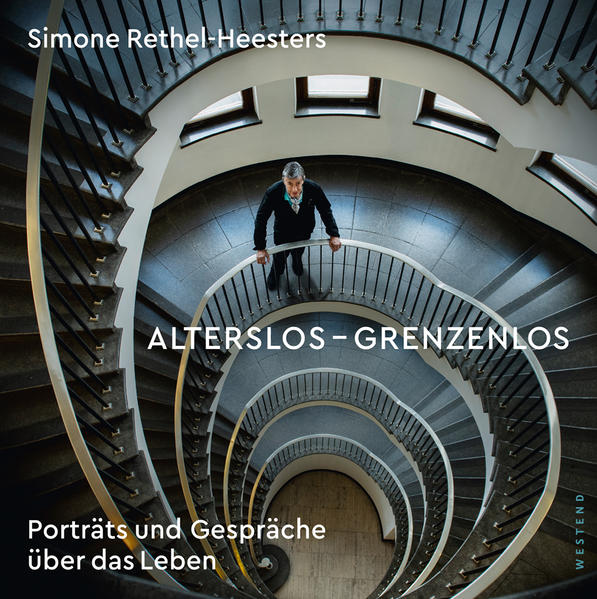 Für ihr Buch "ALTERSLOS - GRENZENLOS. Portraits und Gespräche über das Leben" hat sich Simone Rethel-Heesters mit Kamera und Mikrofon auf den Weg gemacht und mit Menschen gesprochen, die unabhängig von ihrem biologischen Alter ihr Leben weiterhin beruflich aktiv und sinnhaft gestalten: Handwerker, Künstler, Forscher oder Politiker, bekannte und unbekannte Persönlichkeiten. Diese Zeitzeugen berichten über Vergangenes und über die Zukunft: Nicole Heesters, Gerhard Kämpfe, Prof. Dr. Dietrich Grönemeyer, Waltraut Haas, Herman Klauke, Dieter Hallervorden, Prof. Dr. Wolfgang M. Heckl, Leon Spierer, Gregor Gysi, Walter Eichhorn, Jutta Speidel, Jürgen Wölffer, Prof. Dr. Lutz Jäncke, Werner Kimmig, Renata Wendt, Frank Lehmann, Lucy Engler, Otto Schenk, Peter Kraus, Impala Lechner, Peter Maffay, Rolf Kühn, Prof. Dr. Henning Wiesner, Prof. Dr. Rita Süssmuth und Mario Adorf. Entstanden ist eine beeindruckende Dokumentation mit durchaus kontroversen Ansichten nicht nur über das Thema Alter. Ein lesenswertes Buch mit beeindruckenden Fotos, das anregt, über die eigene Zeit im Alter neu nachzudenken.