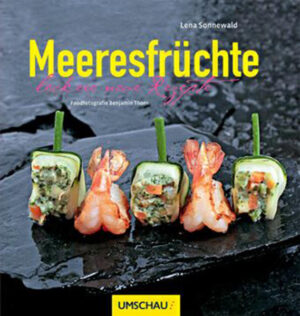 Meeresfrüchte sind eindeutig ein Trend in der deutschen Küche. Das verwundert nicht, denn die leckeren Tiere aus dem Meer präsentieren sich erstaunlich vielseitig - auch abseits der gängigen Kombination mit Fisch. Im Sommer erfrischen sie in Salaten und Ragouts und im Winter verleihen sie Terrinen und Suppen eine frische Note. Doch sie bieten noch viel, viel mehr. Hier finden sich Rezepte, die zu jedem Anlass passen: Schnelle & einfache Gerichte für ein sommerliches Mittag- oder Abendessen, köstliche Kleinigkeiten für den Hunger zwischendurch, ausgefallene Kombinationen mit Fleisch, oder aufwendigere Gerichte, mit denen man Gäste zu einem besonderen Anlass überraschen und beeindrucken kann. Ein detaillierter Einführungsteil zu den verschiedenen Arten, den besten Zubereitungsmethoden und den gängigen Grundrezepten erleichtert den Umgang und das Kochen mit Meeresfrüchten. Trauen Sie sich an das Thema Meeresfrüchte, denn kochen mit diesen leckeren Früchtchen macht einfach Spaß.